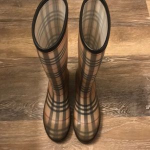 Burberry boots